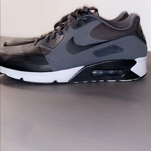 🔥Black Nike Airmax sneakers🔥